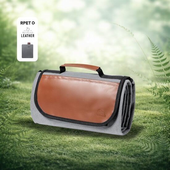 Piknika sega no RPET un pārstrādātas ādas elementiem